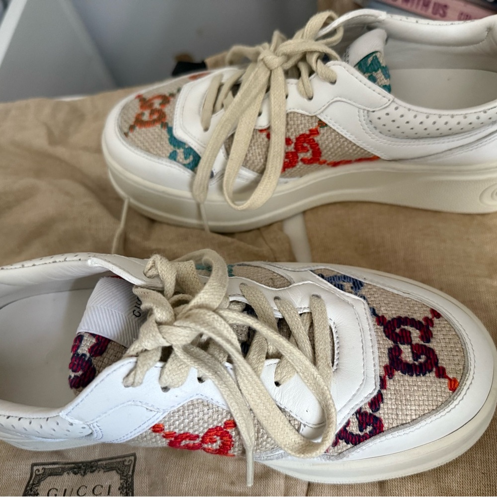 White Sneakers With Distinctive Pattern - image 4